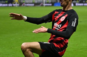 火博官方网站 -法兰克福加时末段扳平良机，志在德甲名次提升，更衣室稳定，更衣室氛围转暖(德甲法兰克福名单)