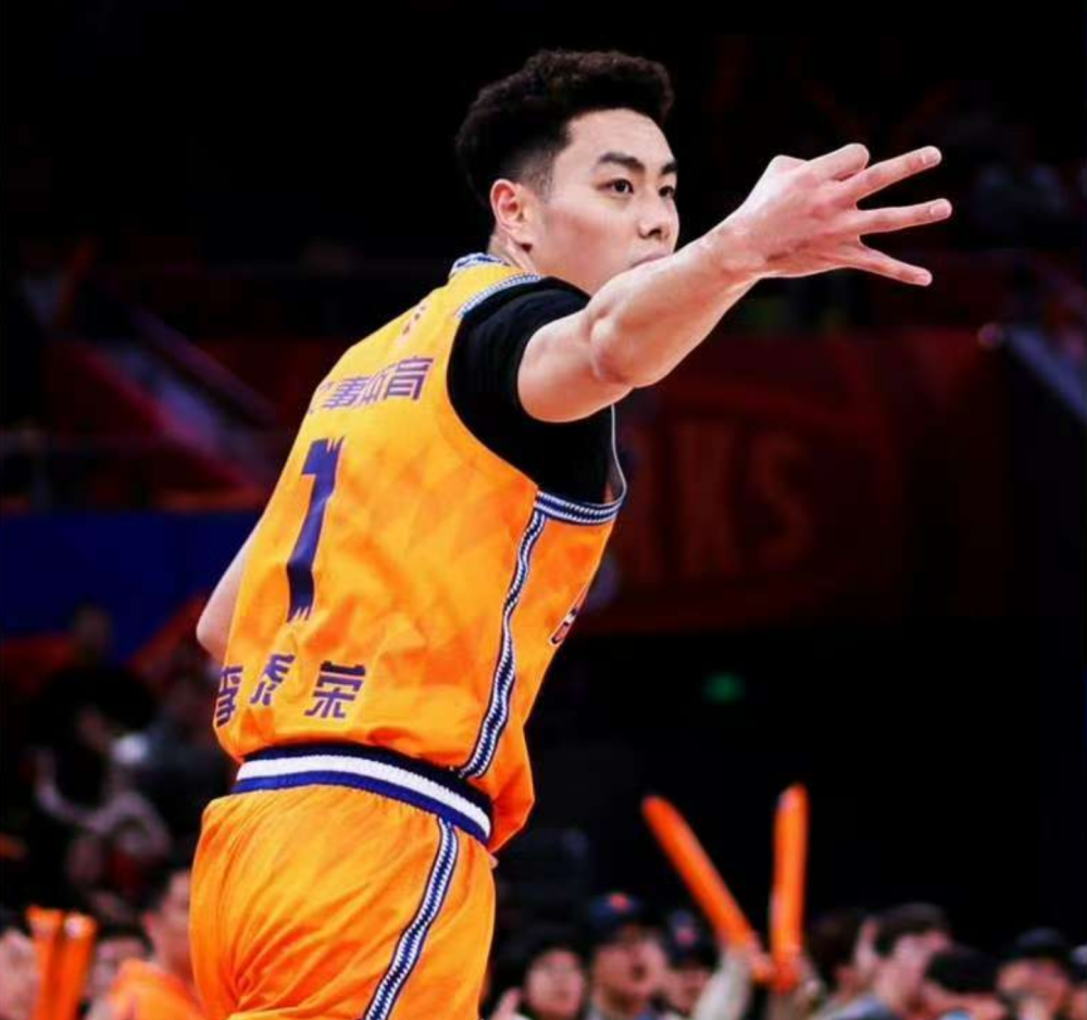 包含里程碑夜门兴格拉德巴赫豪取连胜，CBA常规赛赛后刷纪录，底气十足，控场能力受关注的词条