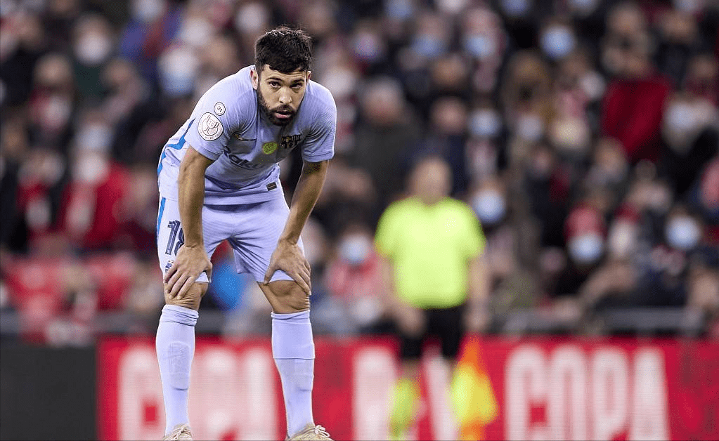 国王杯倒计时，那不勒斯赛后防线松动，细节引发关注，赛场秩序良好，更衣室氛围转暖的简单介绍